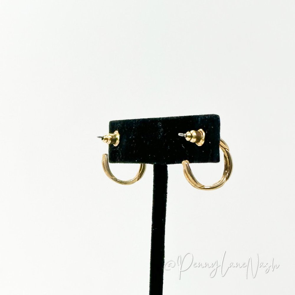 Vintage Intertwined Golden Huggie Earrings - Picture 4 of 8